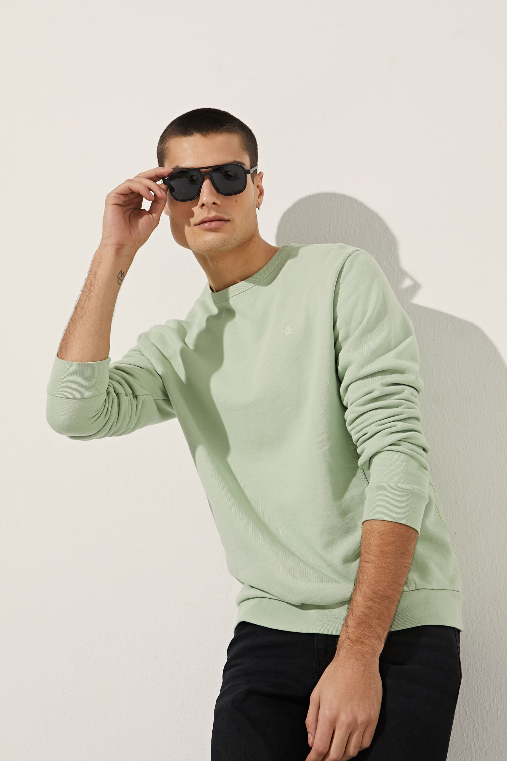 penguin_basic-crew-neck-knit_16-08-2023__picture-30123