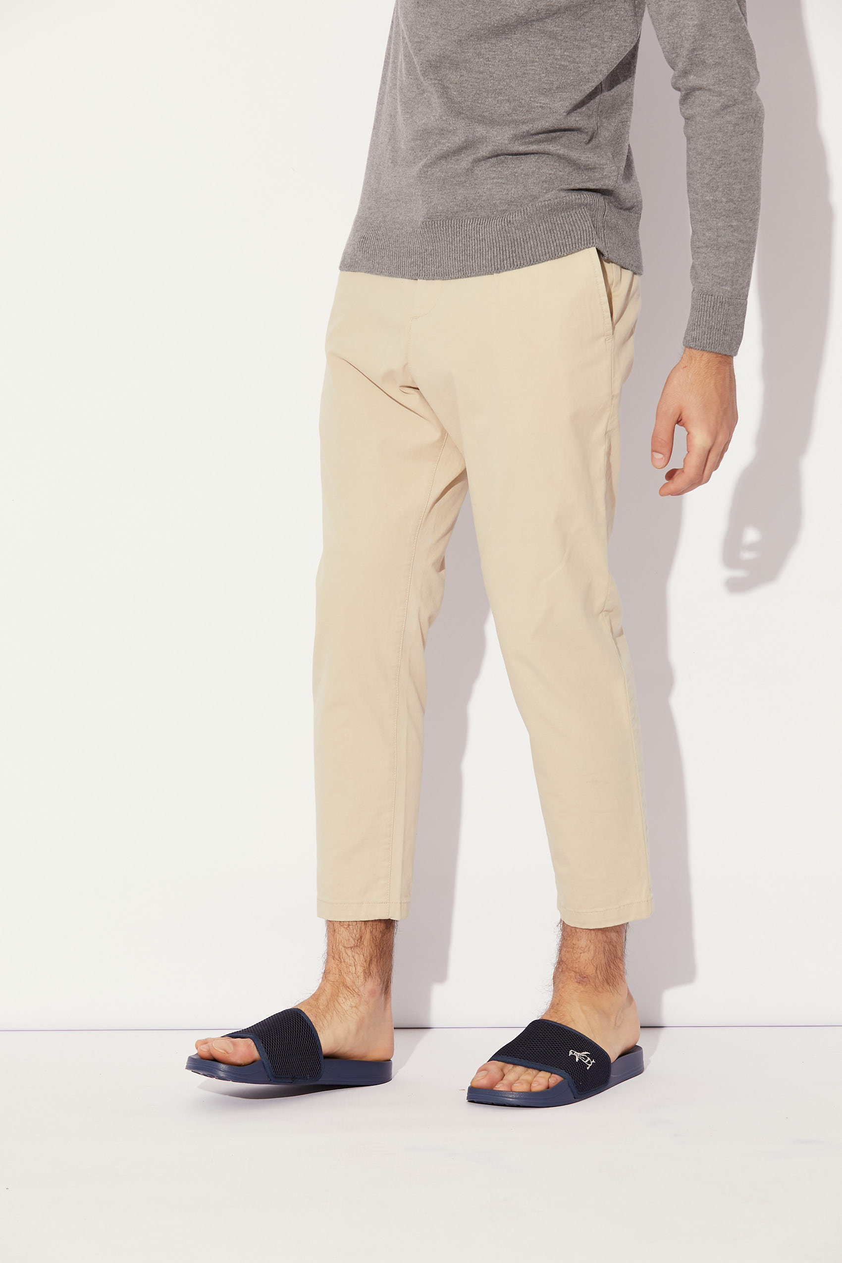 penguin_croped-pleat-solid-chino-pant_16-08-2023__picture-32493