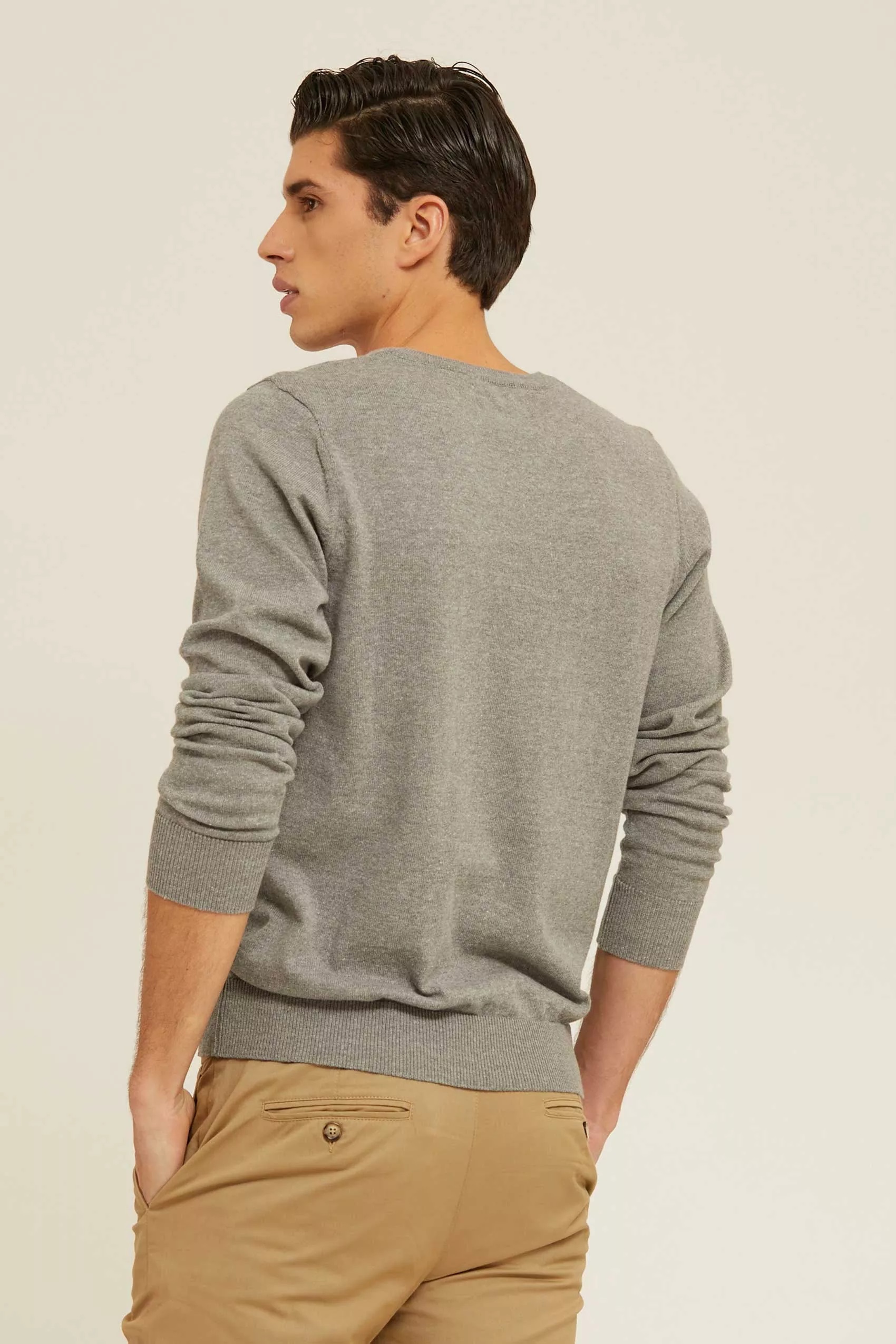 penguin_basic-crew-neck-sweater_28-29-2023__picture-36572