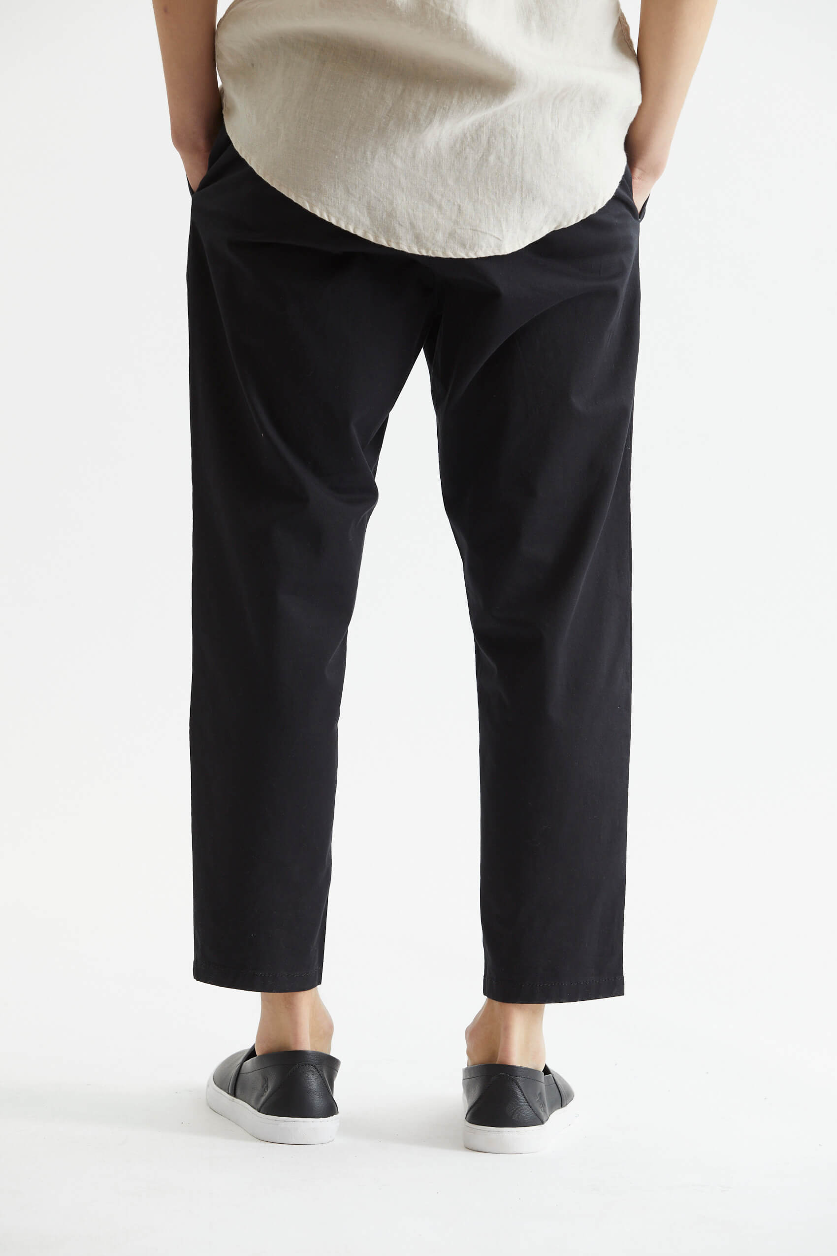 penguin_croped-pleat-solid-chino-pant_45-12-2024__picture-41216